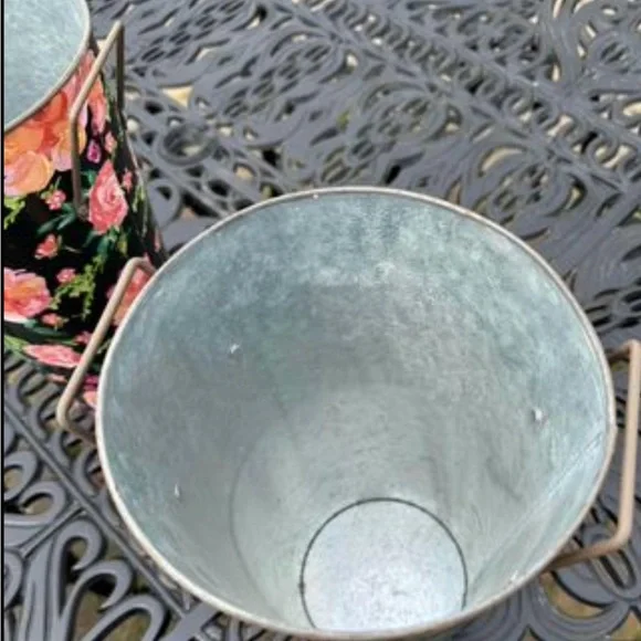 Metal flower Holders 2 - Picture 2 of 2